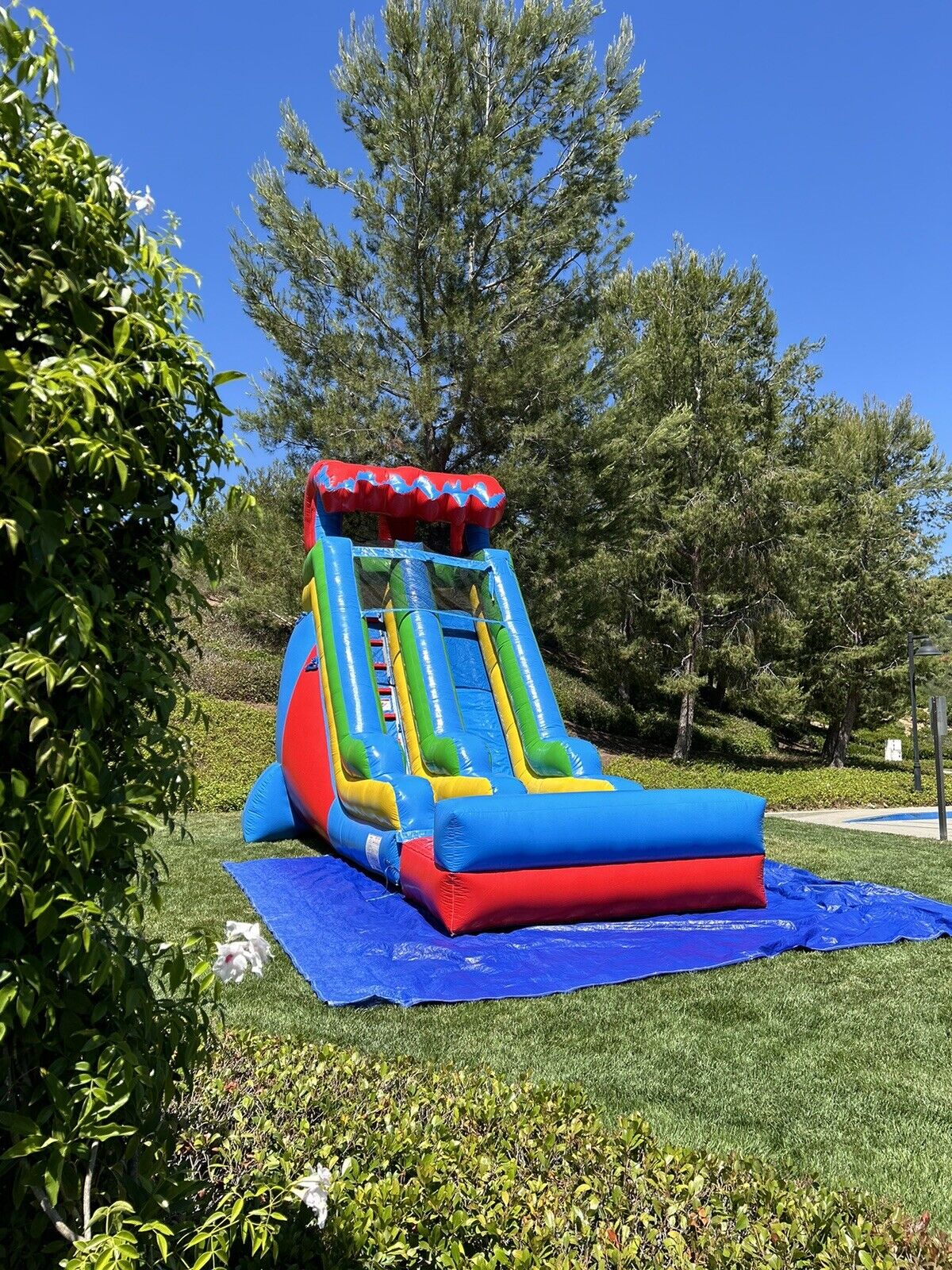 18ft COMMERCIAL GRADE FIESTA INFLATABLE WATERSLIDE 1.5hp,POOL & BUMPER INCLUDED.