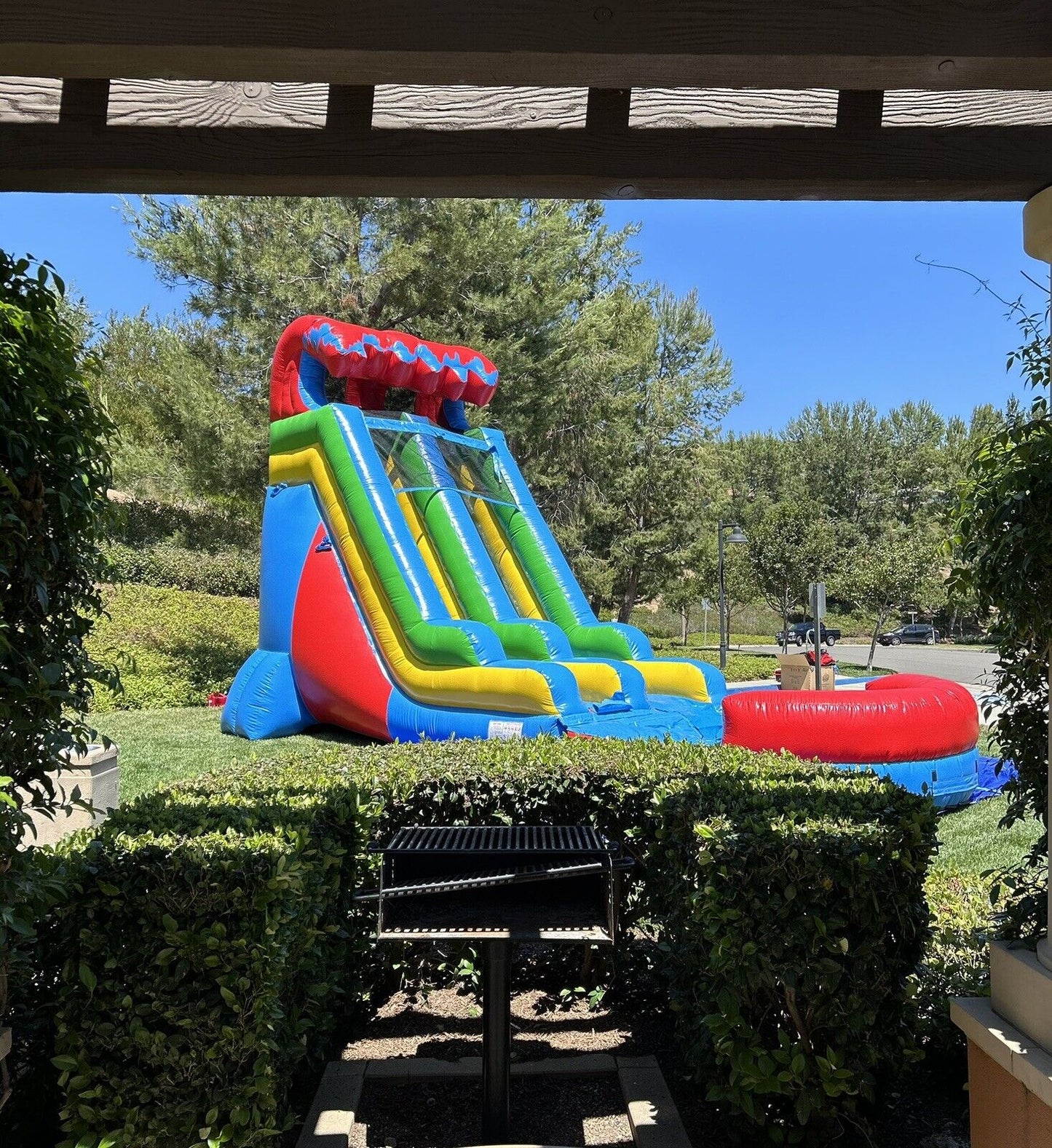 18ft COMMERCIAL GRADE FIESTA INFLATABLE WATERSLIDE 1.5hp,POOL & BUMPER INCLUDED.